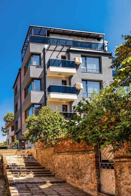 Apartment Hills View *
