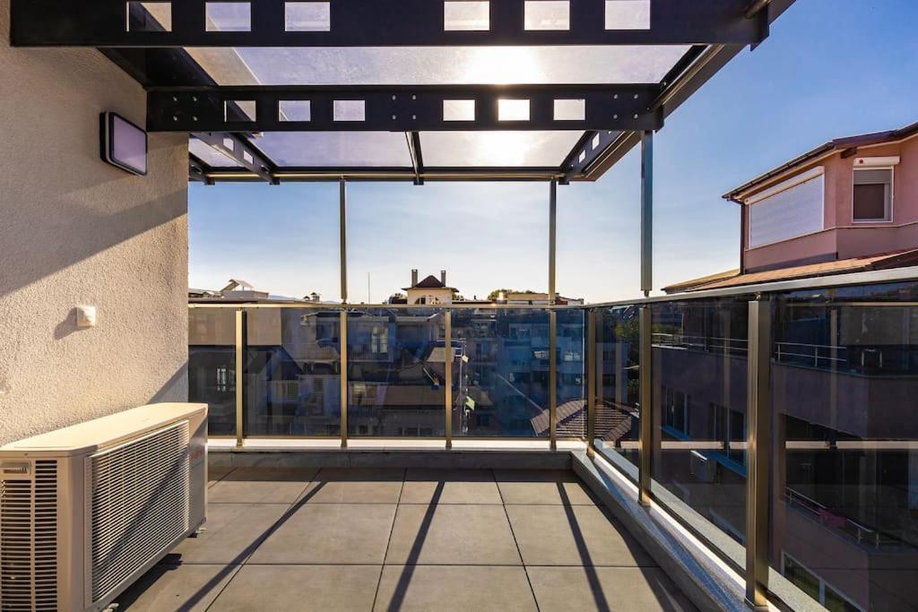 Apartment Hills View *