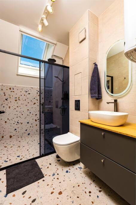 Hills View Apartment
